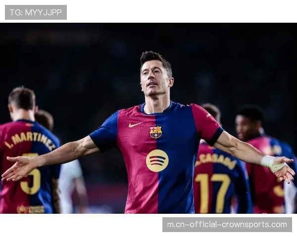 莱万转型策应型中锋 单赛季17次助攻刷新西甲纪录